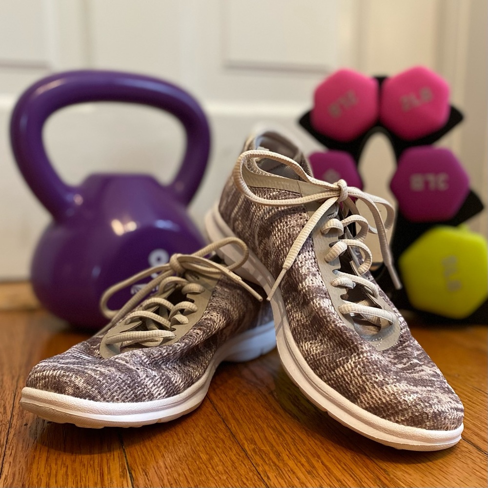 NWOT Skechers Goga Mat Goga Pillars Gray Heather Women’s Shoes - Sz 8